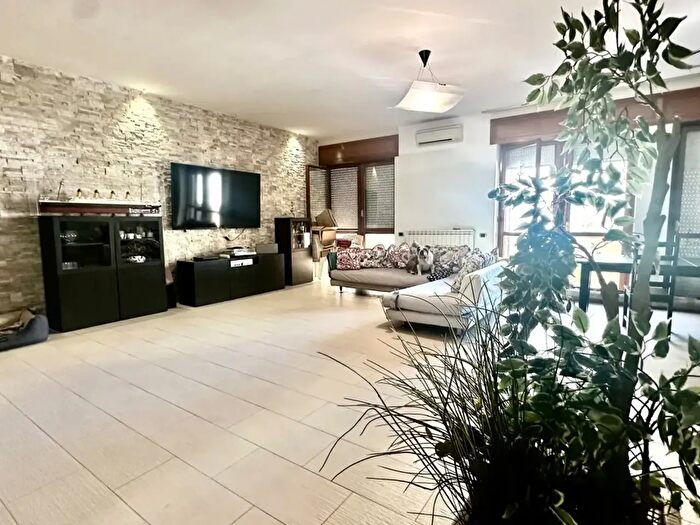 Appartamento quadrilocale in vendita in Via Dante, Taranto