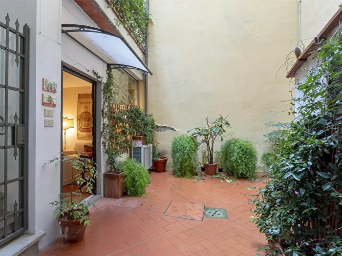 Appartamento trilocale in affitto in Via Maggio, Firenze