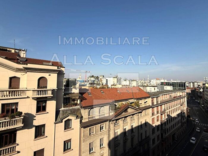 Appartamento trilocale in affitto in Via Uberto Visconti di Modrone, Palestro, Milano