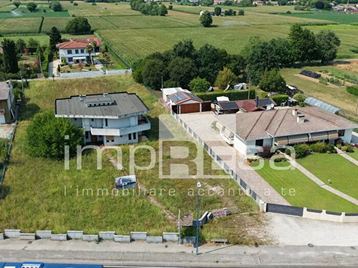 Casa con 8 locali in vendita in Via Brenta, San Martino Di Lupari