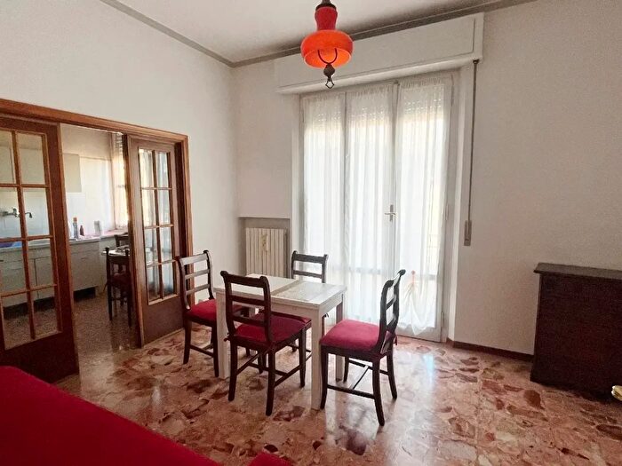 Appartamento trilocale in vendita in Via Volturno, Parma