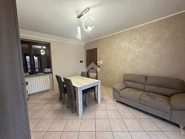 Appartamento bilocale in vendita in PZa Vittorio Emanuele II, Leini