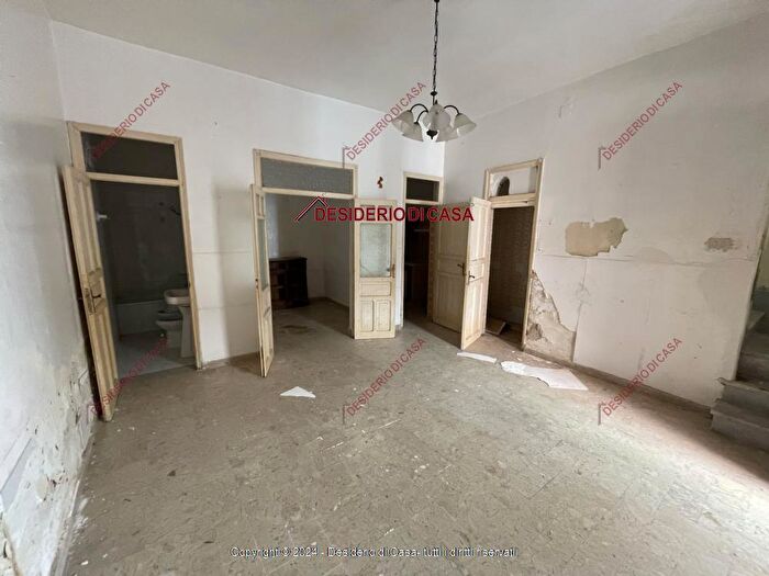 Casa con 7 locali in vendita in Piazza Duomo Carini Pa Italia, Carini