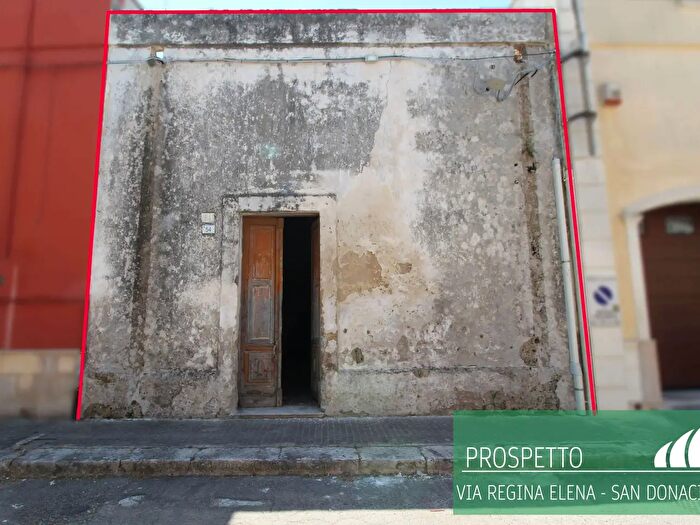 Casa bilocale in vendita in Via Regina Elena, San Donaci
