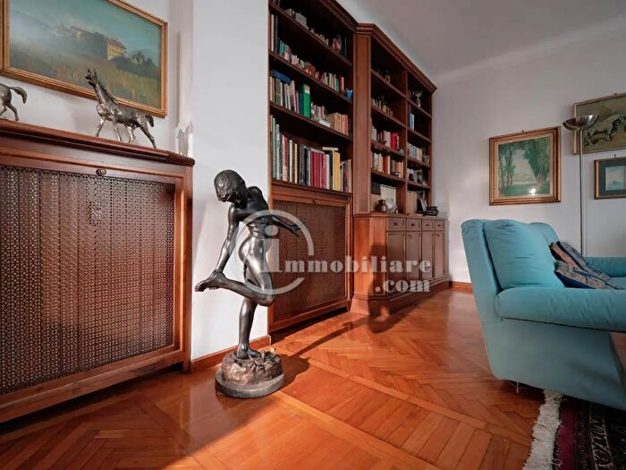 Appartamento con 5 locali in vendita in Via Monte Bianco, Milano