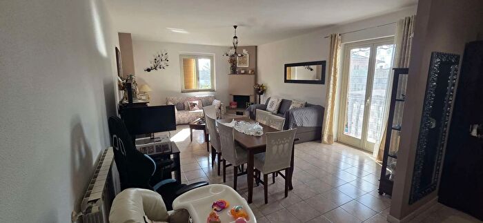 Appartamento con 5 locali in vendita in Via Raffaello, Aci SantAntonio