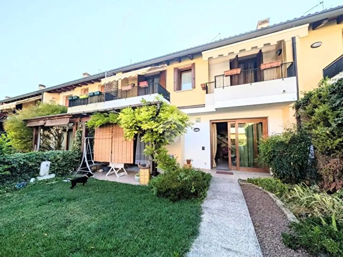 Casa quadrilocale in vendita in Via Chianni, Casier