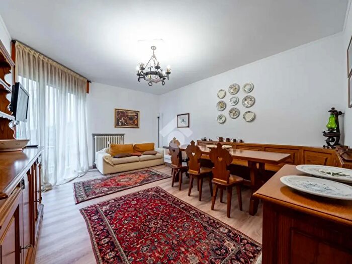 Appartamento quadrilocale in affitto in Via SantAntonio, Bosco Chiesanuova