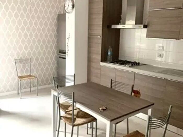 Appartamento trilocale in affitto in Via Breguzzo, Milano