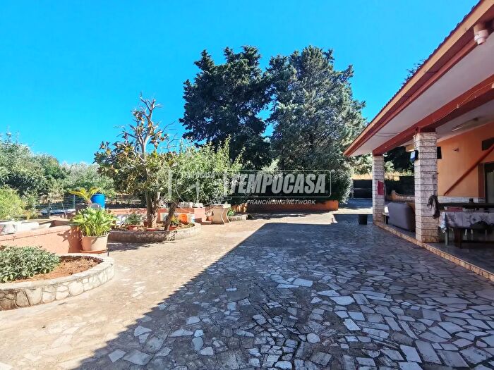 Casa quadrilocale in vendita in Strada Comunale La Russa, Putignano