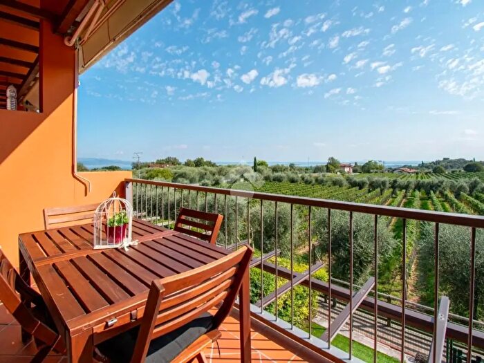 Appartamento trilocale in vendita in Via Borgo Alto, Puegnago del Garda