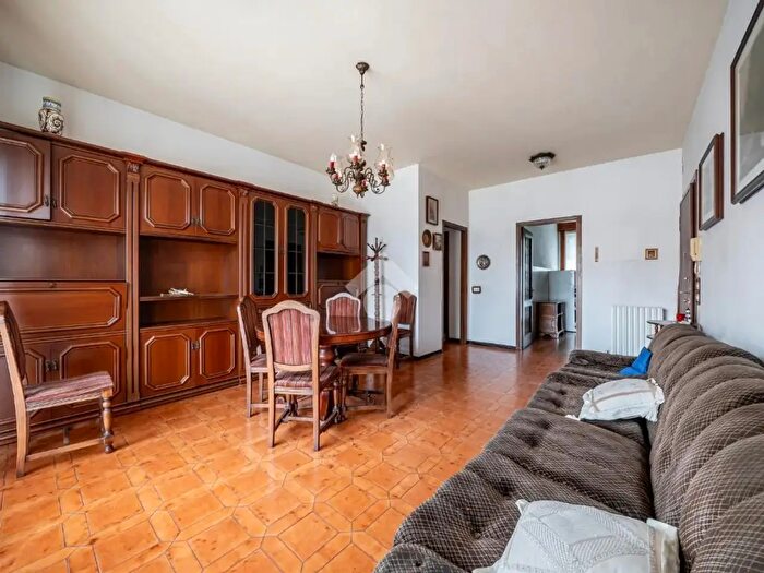 Appartamento con 5 locali in vendita in Via Sparavalle, Reggio Emilia