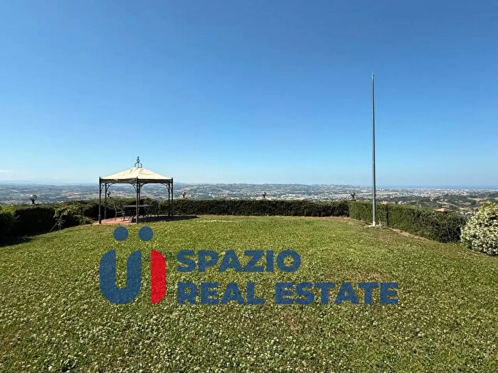 Casa con 9 locali in vendita in Str di Fosso Paradiso, Chieti