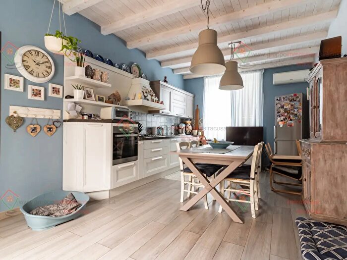 Casa con 5 locali in vendita in Siracusa