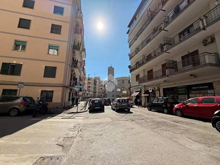 Appartamento trilocale in vendita in Via Umberto Piarantoni, Napoli