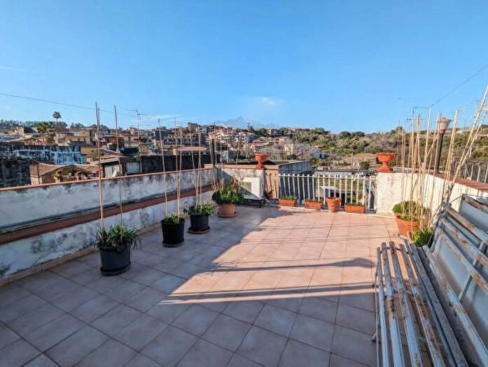 Casa quadrilocale in vendita in Via Sciarelle SNC, Acireale