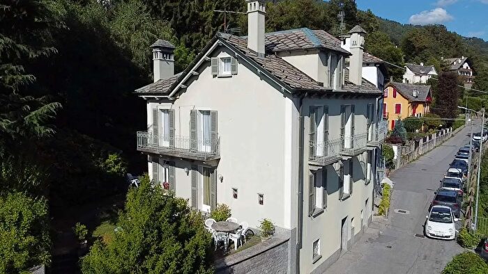 Casa con 7 locali in vendita in Toceno