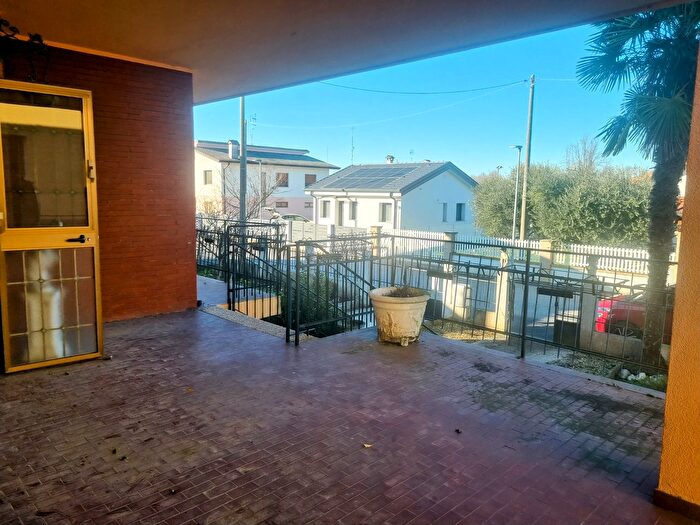 Appartamento con 5 locali in vendita in Via Aquileia, Torviscosa