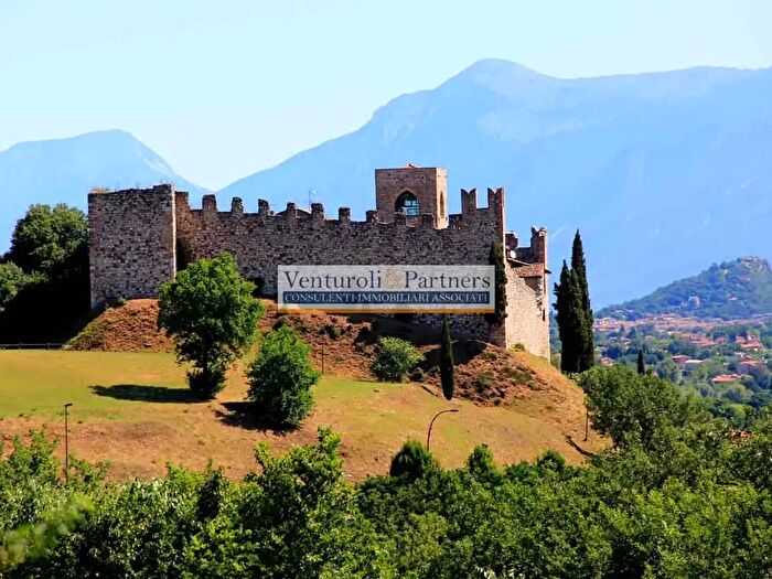 Casa quadrilocale in vendita in Via G Rovetta, Padenghe Sul Garda