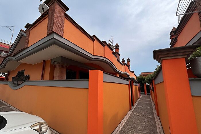 Casa trilocale in vendita in Via Svezia, Pomezia