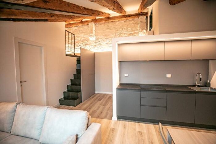 Casa trilocale in affitto in Via Felice Venezian, Città Vecchia, Trieste