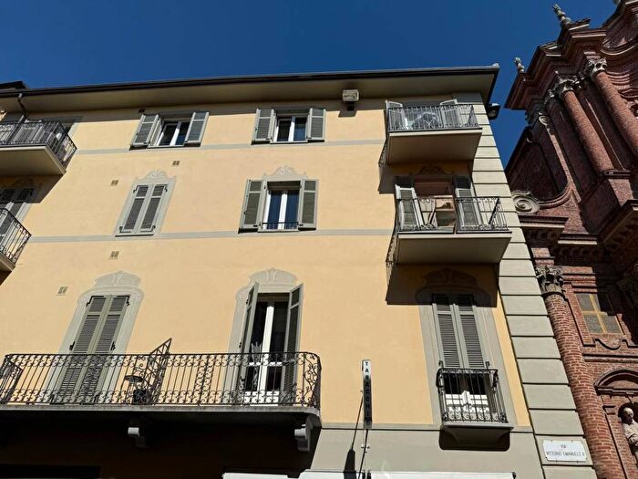 Appartamento trilocale in affitto in Via San Filippo, Centro Storico, Chieri