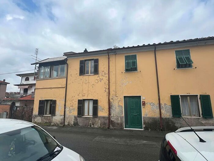 Casa con 7 locali in vendita in Carrara