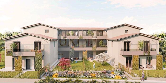 Appartamento trilocale in vendita in Via Carminati De Brambilla, Casatenovo