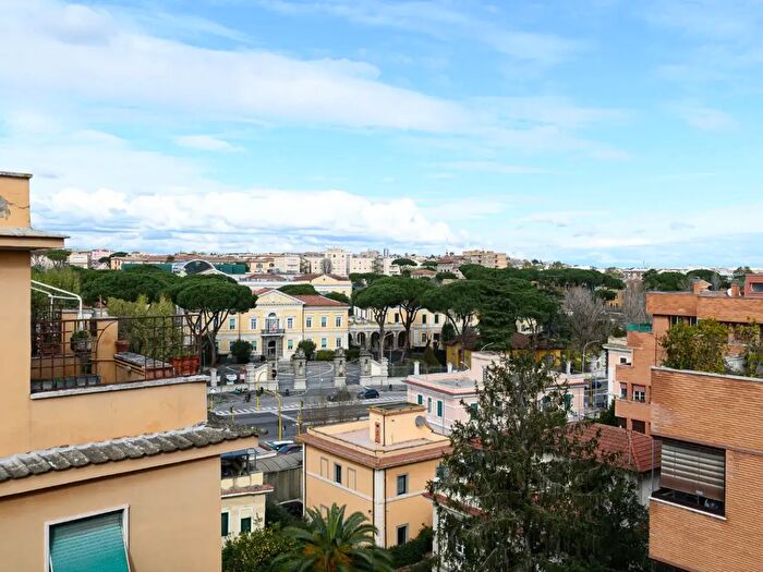 Appartamento trilocale in vendita in Via Guglielmo Mengarini, Roma