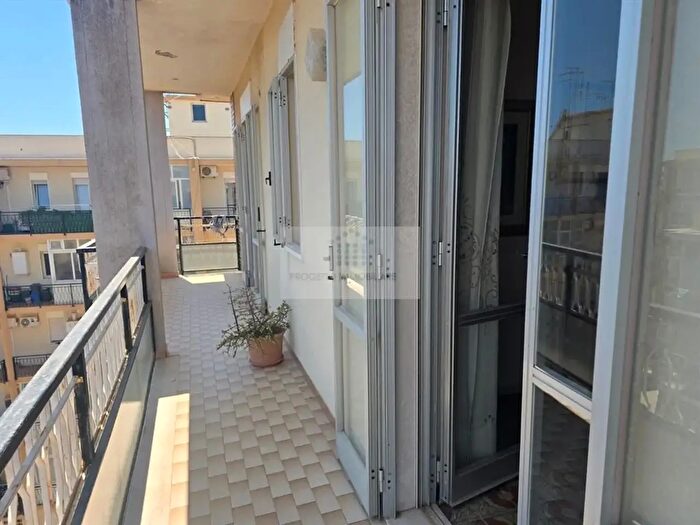 Appartamento con 5 locali in vendita in Via Avola, Siracusa