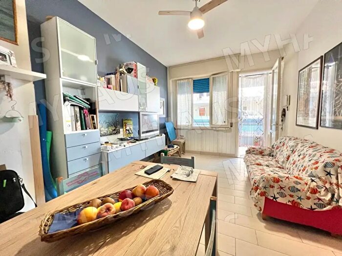 Appartamento trilocale in vendita in Viale Carducci, Cesenatico