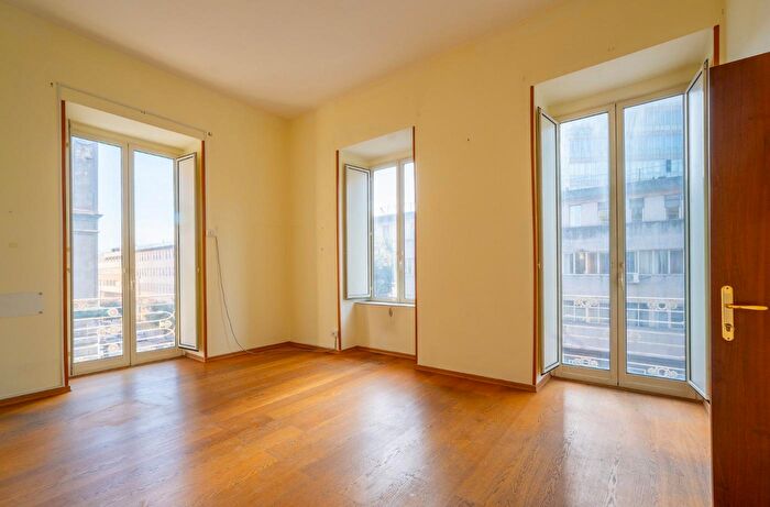 Appartamento quadrilocale in vendita in Corso Meridionale, Napoli