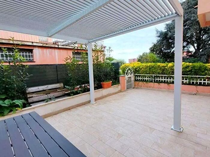 Appartamento trilocale in vendita in Viale delle Palme, Cogoleto