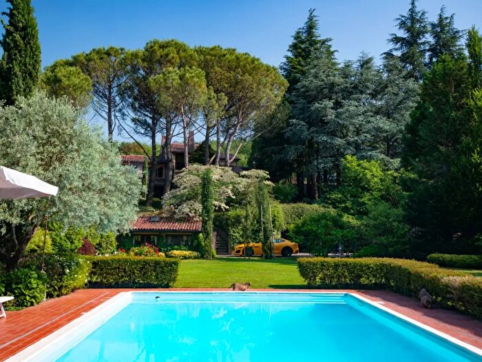 Casa con 12 locali in vendita in Via Bonfanti Innocente, Bosisio Parini