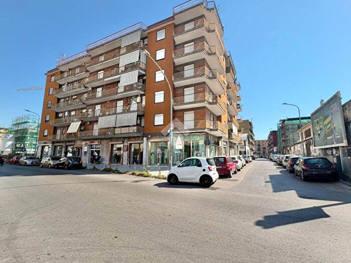 Appartamento trilocale in vendita in Via bari, Arzano