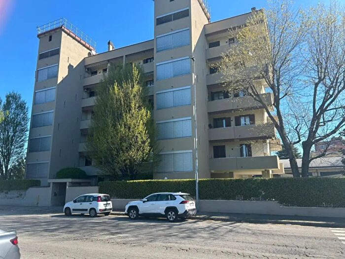 Appartamento trilocale in vendita in Via Don Mezzera, Nova Milanese