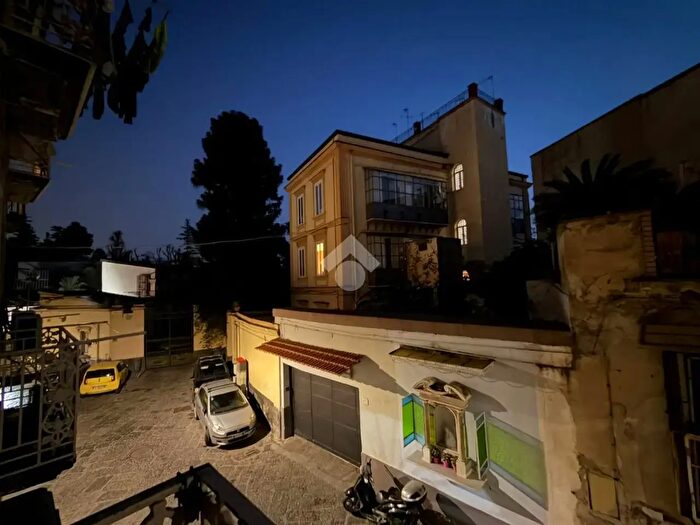 Appartamento bilocale in affitto in Salita Moiariello, Napoli