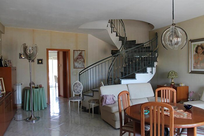 Casa con 6 locali in vendita in Via Quintino Cataudella Catania, Catania