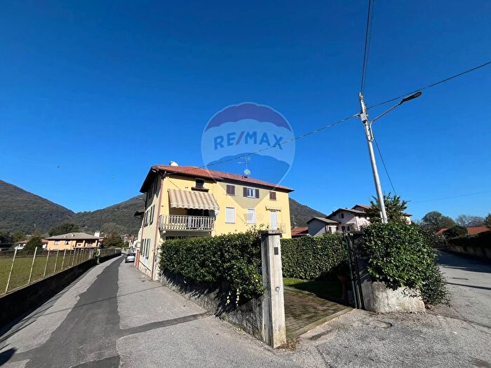 Casa con 7 locali in vendita in Via Giuseppe Verdi, Cuvio