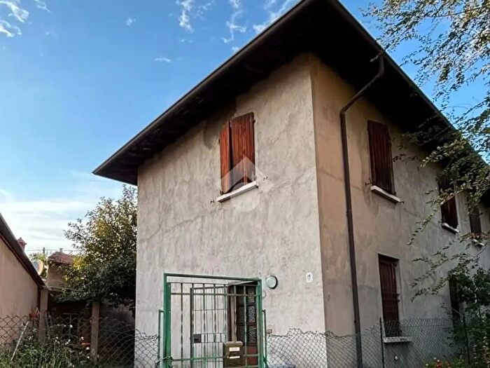 Appartamento quadrilocale in vendita in Via San Carlo, Rezzato