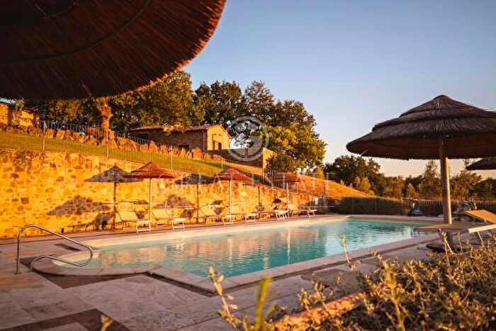 Casa con 6 locali in vendita in Semproniano