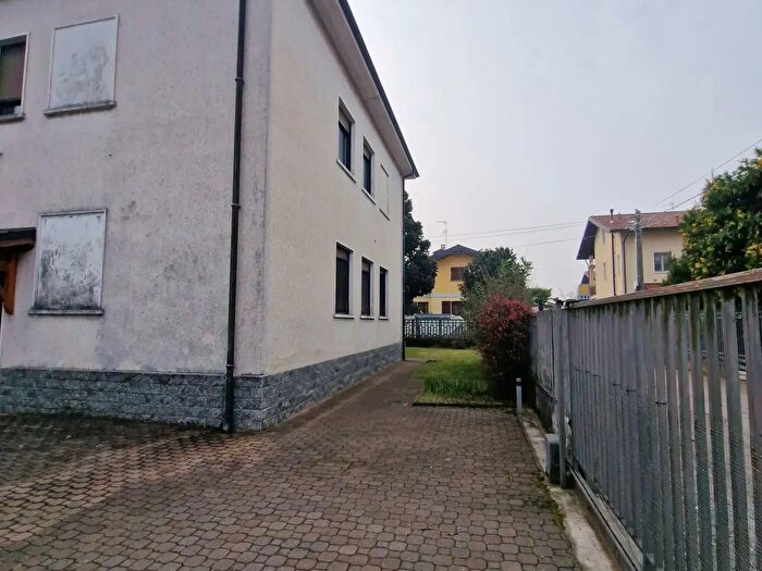 Case in Vendita e in Affitto - 2