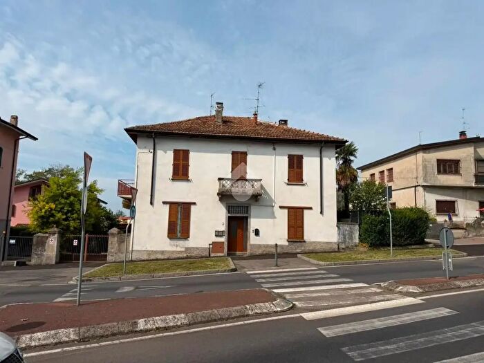 Appartamento trilocale in vendita in Via Roma, Casatenovo