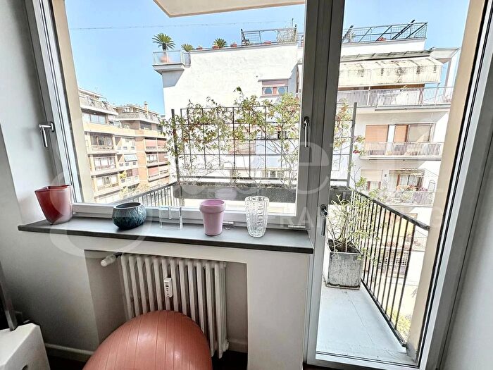 Appartamento con 7 locali in vendita in Via Anapo, Roma