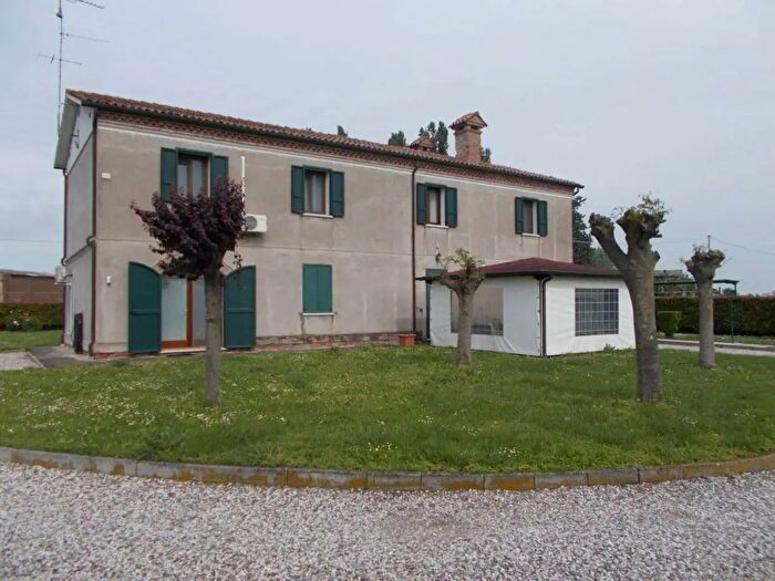 Casa con 5 locali in vendita in Polesella