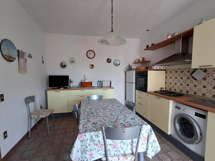 Appartamento trilocale in vendita in Capraia E Limite