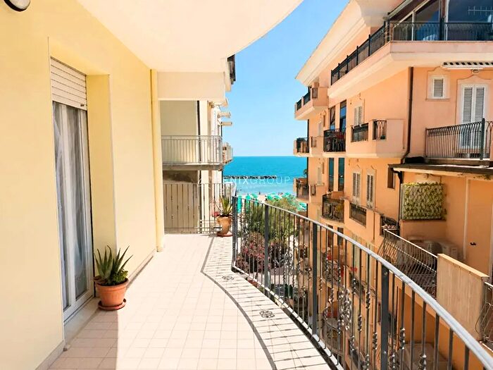 Appartamento trilocale in vendita in Via Clara Maffei, San Benedetto Del Tronto