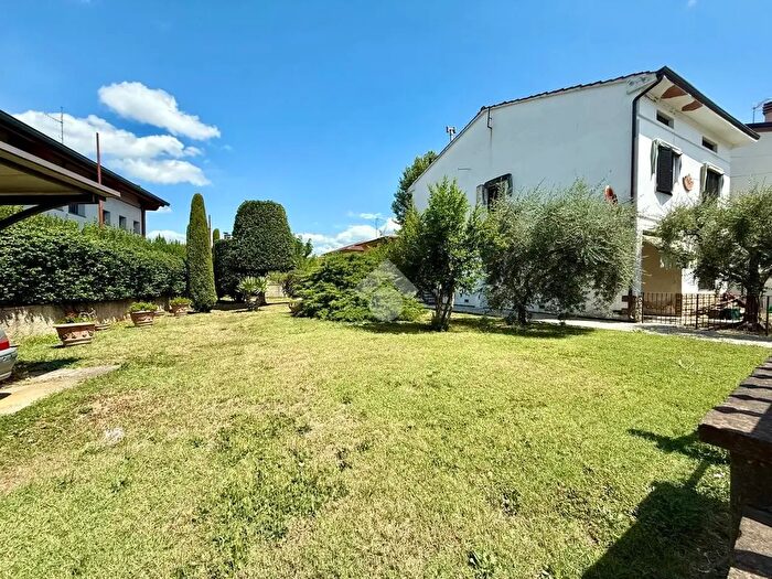 Casa quadrilocale in vendita in Via Galigana, Quarrata