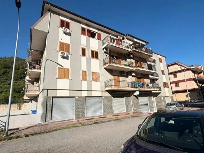 Appartamento quadrilocale in vendita in Via Seconda Acqua di Vale, CoriglianoRossano