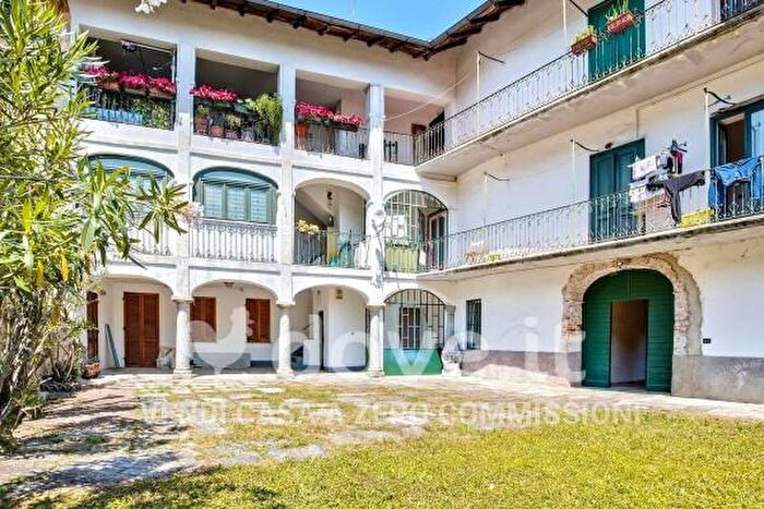 Appartamento trilocale in vendita in Via Castello, Cassano Valcuvia